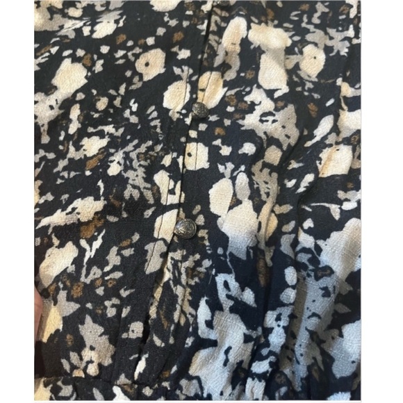 FREE PEOPLE “All the Right Ruffles” Shorts Romper Key Hole Back in B/W Size M - Picture 7 of 9